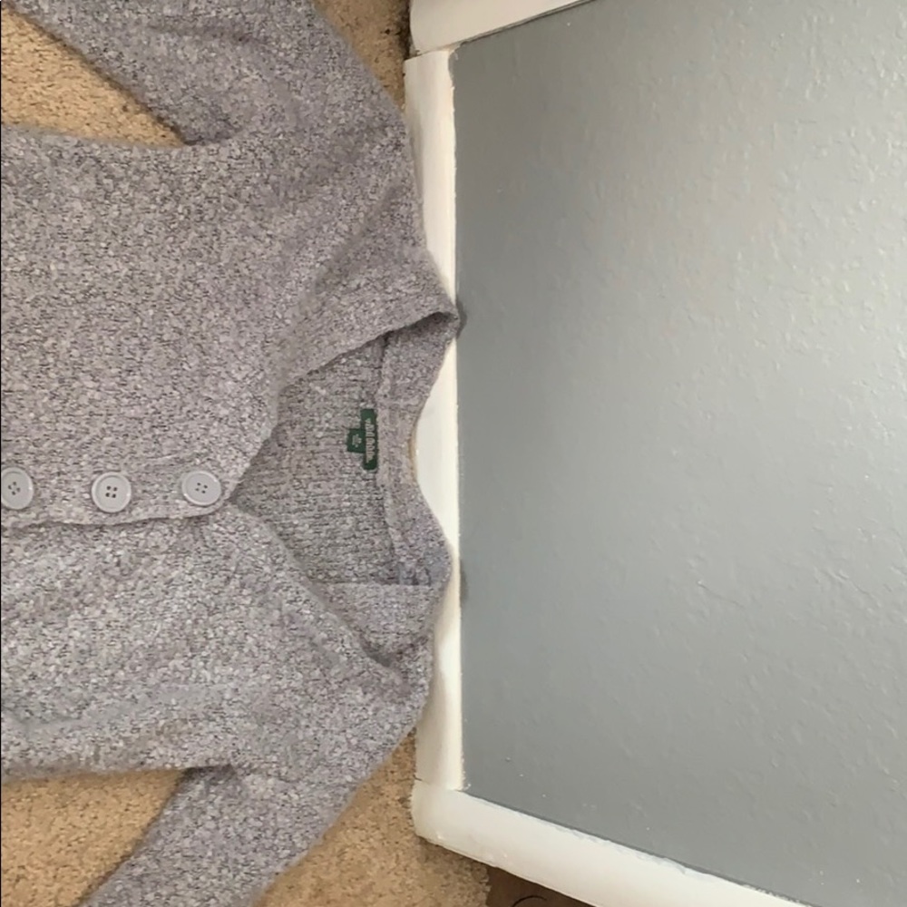 cropped sweatshirt